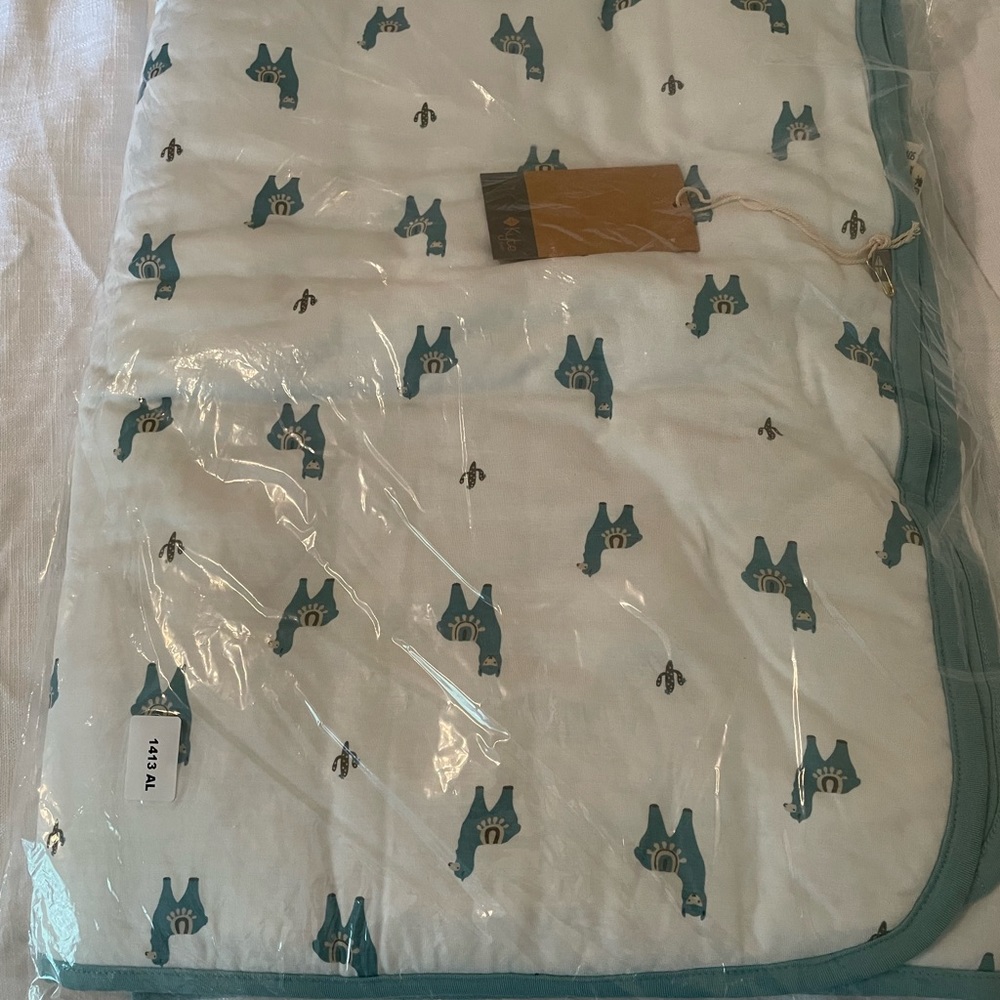 NIB Kyte Baby Alpaca Toddler Blanket.  Bag has not been opened.